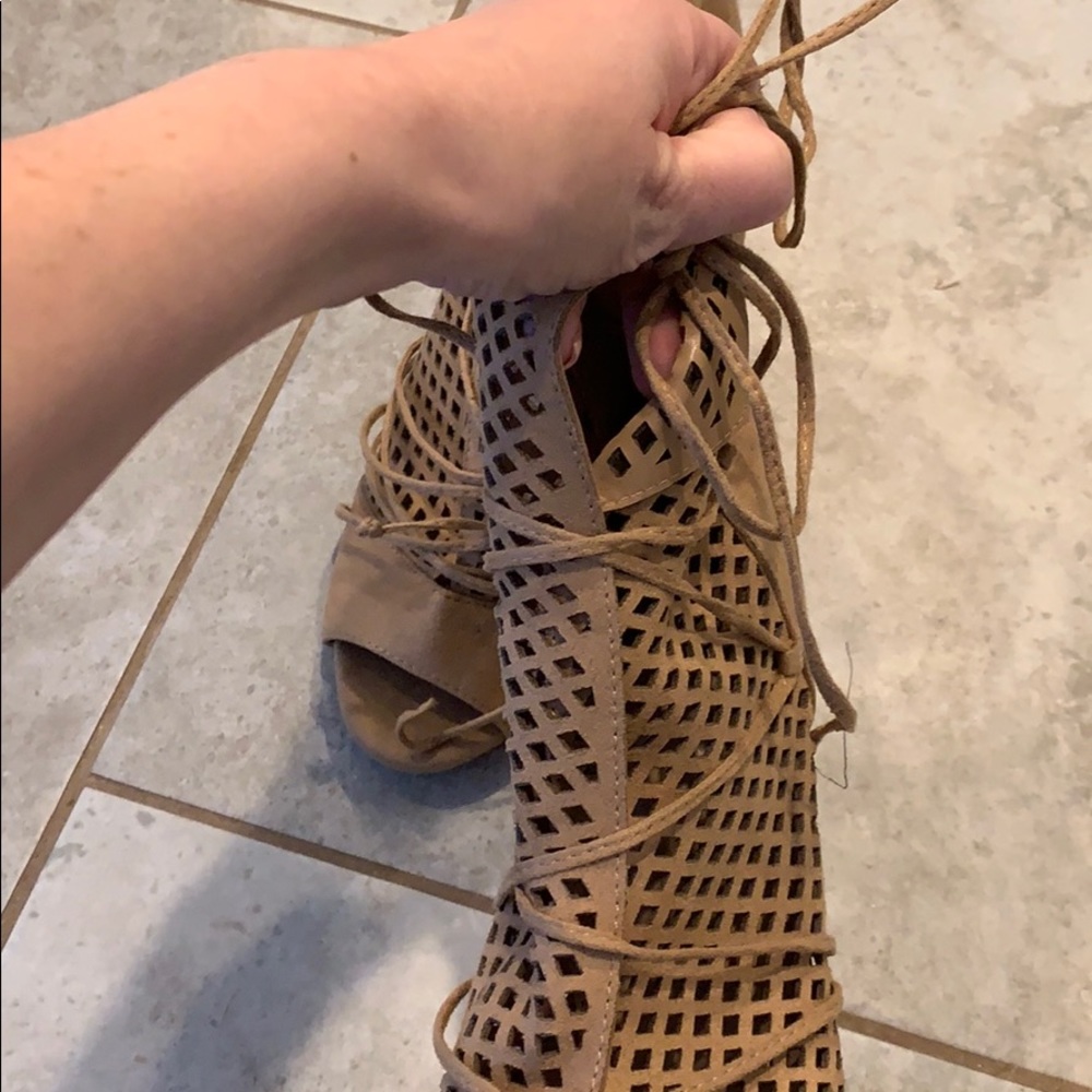 Lace up heels - Picture 7 of 8